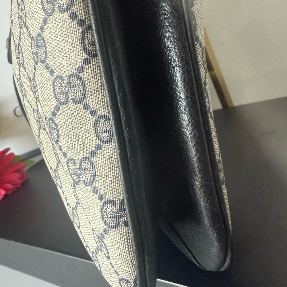 Authentic Gucci Bag. - Picture 6 of 16